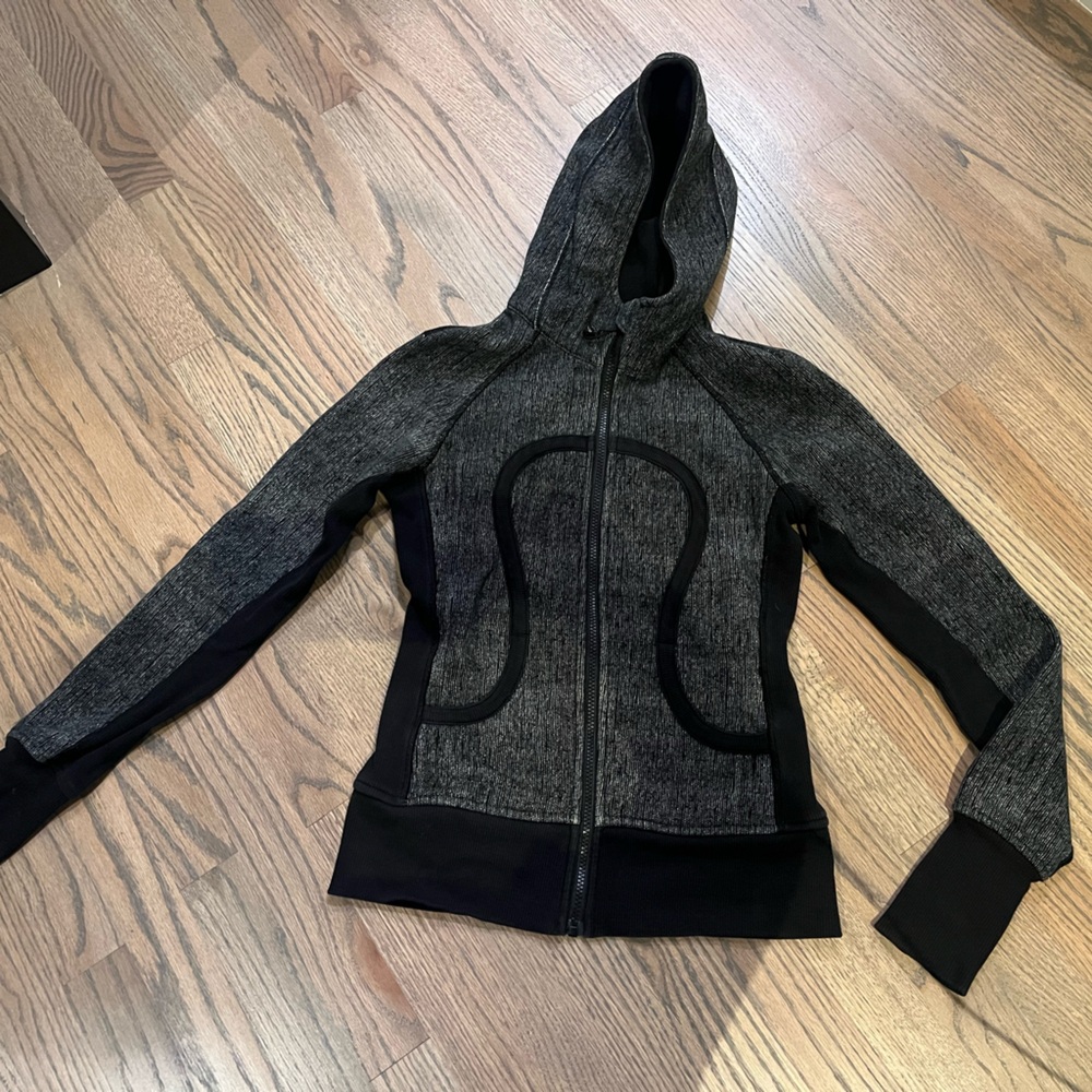 Lululemon jacket 
Size 4
